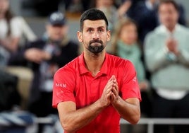 Emotiva despedida de Roland Garros a Djokovic, por si acaso: «Quiero seguir, pero no sé qué pasará»