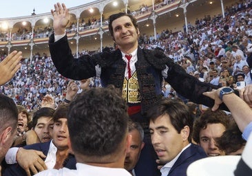 De Morante a Morante: el canterano del Betis saca a hombros a su padre tras el triunfo en Las Ventas