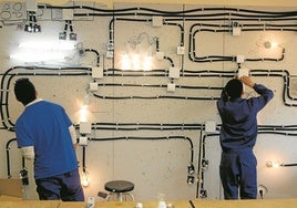 La sequía de electricistas amenaza con cortocircuitar la nueva economía