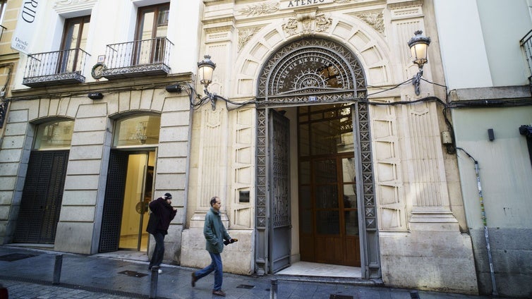 Señalamientos y denuncias: elecciones en el Ateneo entre candidatos en guerra