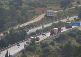 Muere un operario de grúa arrollado por un camión en la A-3 a la altura de Graja de Iniesta (Cuenca)