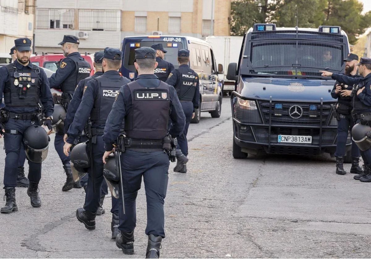 Agentes de la Policía Nacional desplegados en octubre en El Torrejón