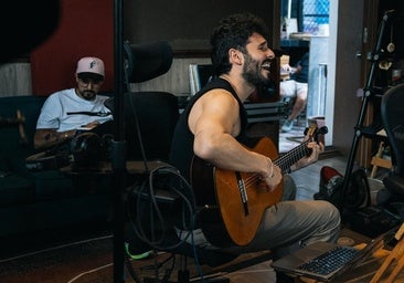Antoñito Molina presenta un avance de su nueva canción: 'Me subo por las paredes'