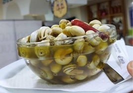 Tapas de caracoles del Bodegón Andalucía en la localidad gaditana de San Fernando
