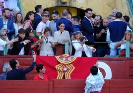 Morante le brinda un toro a la infanta Elena en Jerez ante la mirada de Victoria Federica